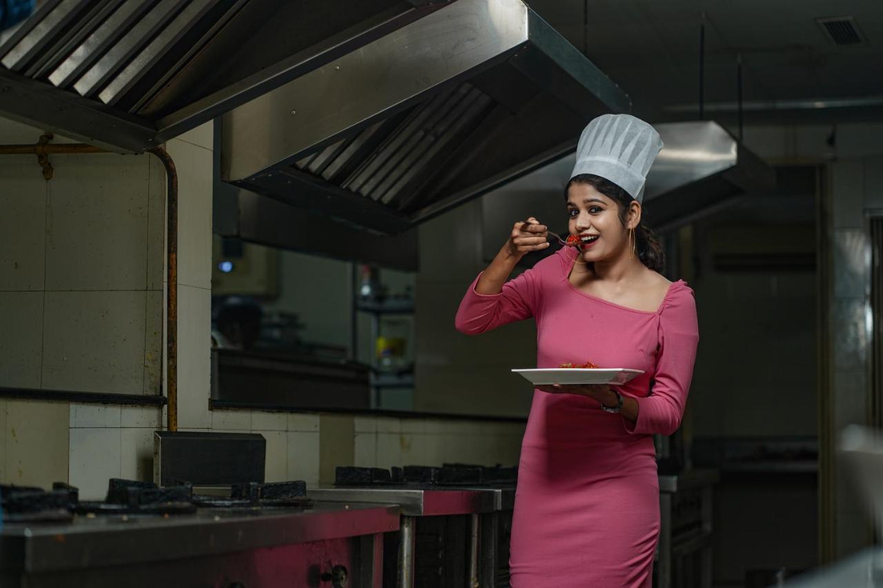 Hotel Sidhartha Chalakudy Kizhake Chalakudi Ngoại thất bức ảnh